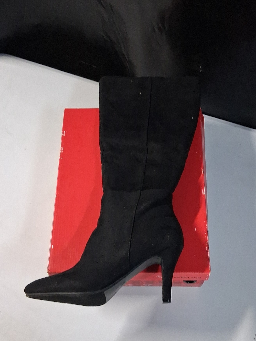 NWT Chelsea Moreland Women's Black Knee-High Pointed Toe Stiletto Boots